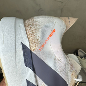 Tênis Adizero Adios Pro 4 (Chalk White / Grey Strata / Impact Orange)